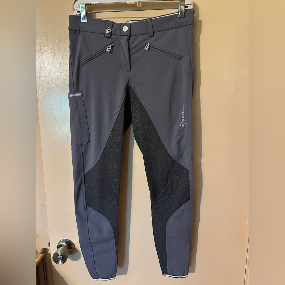 Gray Cavallo full seat dressage riding breeches. 

Gray and black.